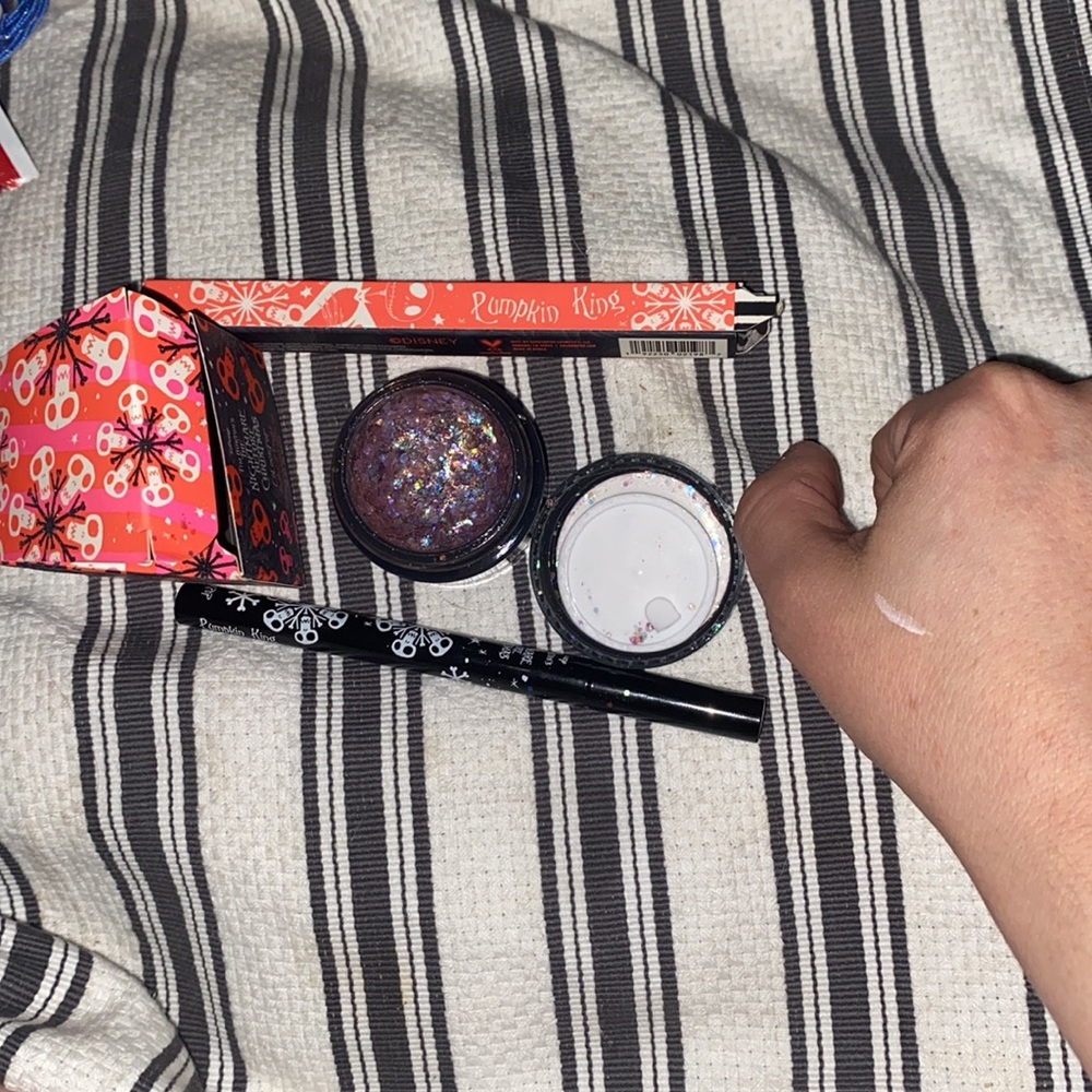 You get the glitter purple eyeshadow gel and white liquid eyeliner. Disney color